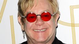 Elton John sufre caída vergonzosa | VIDEO