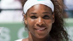 Serena Williams pide un café en pleno partido