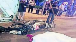 Motociclista estrella su vida contra camión de basura