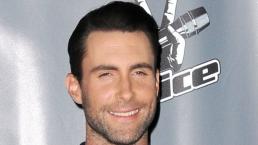 Vocalista de Maroon 5 es arañado por una fanática