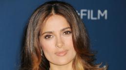 Salma Hayek recolecta sus propios huevos