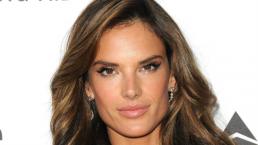 Alessandra Ambrosio en topless para Love 