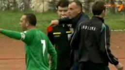 El técnico Antoni Zdravkov se desesperó con el árbitro y le sacó la tarjeta roja