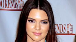 Kendall Jenner luce desnuda su “arsenal”