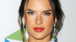 Alessandra Ambrosio enciende las redes en playa