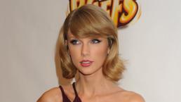 Taylor Swift muestra su lado maternal