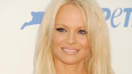 Pamela Anderson se cura de Hepatitis C y celebra con desnudo