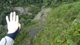 Un ciclista intenta peligroso salto y falla | VIDEO