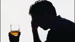 Hombre se emborracha sin beber alcohol