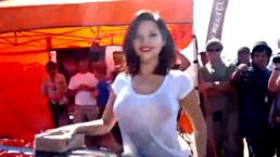 Actriz erótica rusa alborota el Dakar con topless | VIDEO