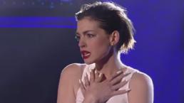 Anne Hathaway sorprende con imitación de Miley Cyrus 