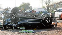 Mueren conductor y peatón en accidente, en Tlalne