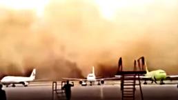 Aterradora tormenta de ‘arena’ devora aeropuerto | VIDEO