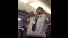 Hombre ‘se pone chido’ en avión | VIDEO