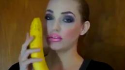 Las formas más sexis de comer plátano | VIDEO