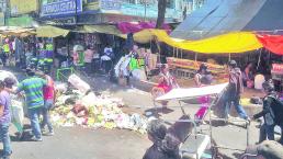 Vecinos de Iztacalco sufren por hedor de basura
