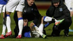Futbolista sufre tremenda fractura en pleno partido | VIDEO