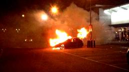 Hombre quema su auto en homenaje a Paul Walker | VIDEO