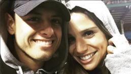 “Chicharito” y su novia desean Feliz Navidad 