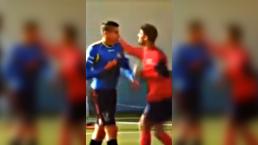 Futbolista es brutalmente agredido por su rival | VIDEO
