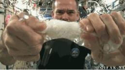 Increíble comportamiento del agua en el espacio