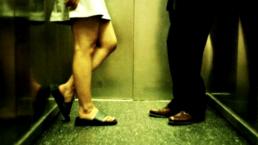 Captan pareja teniendo sexo en un elevador