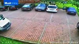 VIDEO: La peor forma de salir de un estacionamiento