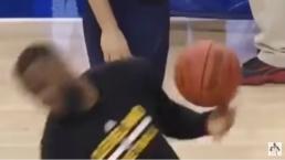 LeBron James recibe balonazo en la cara y lo deja en el suelo | VIDEO