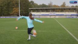 Futbolista francesa sorprende con increíble jugada | VIDEO