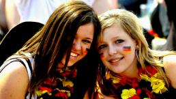 Aficionadas alemanas celebran en topless triunfo ante Portugal 