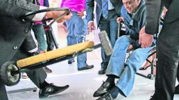 Reciben sillas de ruedas tras dos años de espera