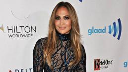 Jennifer Lopez besa en la boca a otra famosa | FOTO