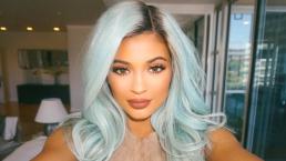 Kylie Jenner muestra atributos 'tamaño familiar'