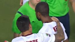 Futbolista golpea con una botella en el rostro a su rival | VIDEO 