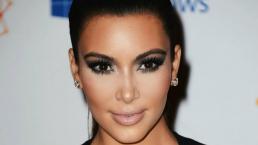 Kim Kardashian muestra sus atributos delanteros “por accidente”