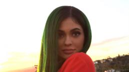 Kylie Jenner luce trasero desnudo con sugerentes poses 