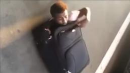 Cachan a inmigrante dentro de una maleta