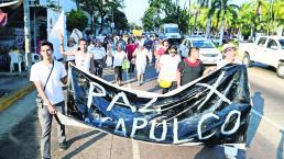 Acapulqueños piden paz en el puerto 