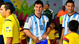 Messi “ignora” a niño que quería saludarlo