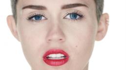 Miley Cyrus, Wrecking Ball, video, desnuda