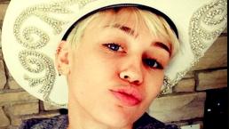 Miley Cyrus utiliza juguete sexual en un avión