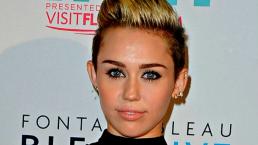 Miley Cyrus se droga en pleno concierto | VIDEO