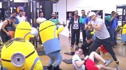 Minions atacan a personas en calles | VIDEO