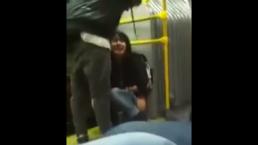 Mujer orina dentro de transporte público | VIDEO