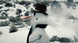 Ruso ataca a muñeco de nieve