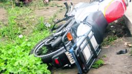 Fallece una mujer al chocar en moto