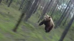 Ciclista logra escapar del ataque de un oso | VIDEO
