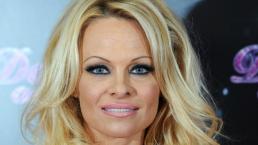 Sorprenden a Pamela Anderson haciendo una felación en el mar