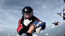 Paracaidista se desmaya en pleno salto | VIDEO