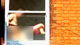 VIDEO: Graban a una pareja haciéndolo en la ventana
